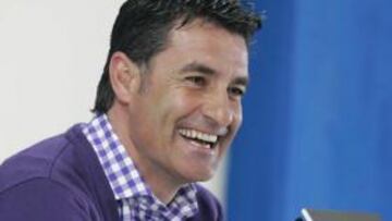 <b>CUMPLEAÑOS. </b>Míchel, que no sabe si seguirá, celebró ayer 48 años.