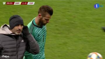 Para creer en brujería... la cara de De Gea al irse lesionado tras parar lo imposible