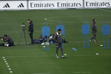 Álvaro Arbeloa dirige su primer entrenamiento como técnico del Real Madrid en la ciudad deportiva Real Madrid  en Valdebebas.
