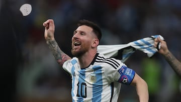 La subasta de las seis camisetas que Lionel Messi usó con Argentina fueron vendidas por la casa de subastas Sotheby’s en una cifra cercana a los 10 mdd.