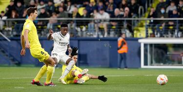 Vinicius recorta distancias. 2-1