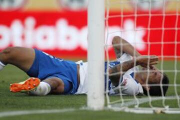 El lamento de Mark González tras desviar un balón.