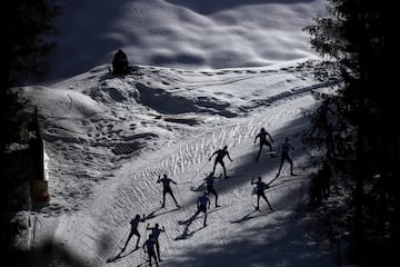 Panorámica durante la carrera Cross Country 50k masculina del Campeonato Mundial de Esquí Nórdico FIS el 03 de marzo de 2019 en Seefeld, Austria. 