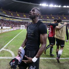 América le da la bienvenida a Julián Quiñones