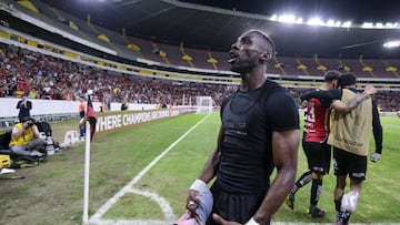 América le da la bienvenida a Julián Quiñones