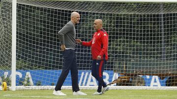 Fernando Soriano y Gilsanz hablando en un entrenamiento del Deportivo.