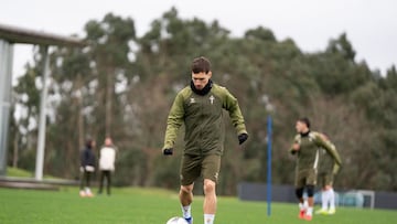 Bryan Zaragoza durante un entrenamiento con el Celta.
