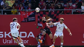 Izeta se estrenó como goleador en el Mirandés en el duelo ante el Albacete.