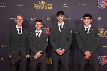 Dani Olmo, Marc Casadó, Marc Bernal y Pau Cubarsí, jugdores del primer equipo en la alfombra roja del gran Teatro del Liceu.