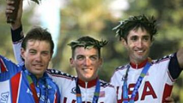 <B>DOBLETE AMERICANO. </B>Hamilton y Julich, oro y bronce en la cronometrada de Atenas 2004. Junto a ellos, Ekimov, la plata.