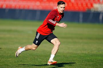 Bryan Zaragoza, en un entrenamiento del Granada.