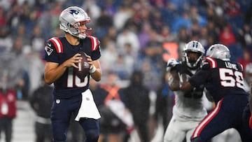 FOXBOROUGH, MASSACHUSETTS - AUGUST 08: Drake Maye #10 of the New England Patriots looks to make a pass during the first quarter of a preseason game against the Carolina Panthers at Gillette Stadium on August 08, 2024 in Foxborough, Massachusetts. Jaiden Tripi/Getty Images/AFP (Photo by Jaiden Tripi / GETTY IMAGES NORTH AMERICA / Getty Images via AFP)