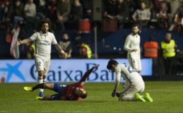 Tano se fracturó la tibia y el peroné tras chocar con Isco por un balón dividido.
