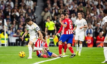 1-0. Brahim Díaz se aprovecha de un rebote dentro del área rojiblanca y con la derecha supera a Jan Oblak.