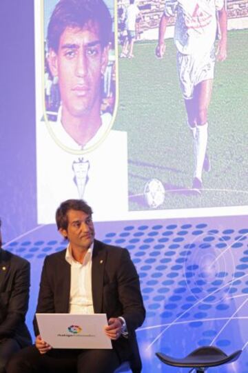 Figo, Kanout¨¦, Kluivert, Karembeu, Albelda, Urzaiz, Salgado, Morientes y Roberto Carlos, Fernando Sanz y Mendieta fueron presentados como embajadores de La Liga.