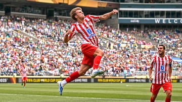 TOPSHOT - Atletico Madrid's Spanish midfielder #08 Pablo Barrios celebrates scoring his team's first goal during the FIFA Club World Cup 2025 Group B football match between US Seattle Sounders and Spain's Atletico de Madrid at the Lumen Field stadium in Seattle on June 19, 2025. (Photo by JUAN MABROMATA / AFP)