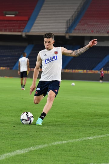 La Selección Colombia entrenó por primera vez en el Metropolitano para preparar el duelo ante Argentina. Activación física, movilidad y definición fueron los trabajos del equipo nacional 