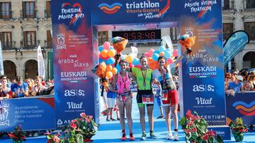 Podio femenino del triatl&oacute;n de Vitoria de 2018.