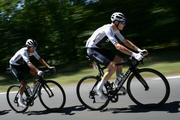 Christopher Froome y el Egan Bernal durante la quinta etapa entre Lorient y Quimper.