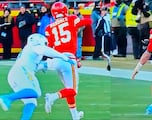 El momento exacto de la lesión de Mahomes en la eliminación de los Chiefs