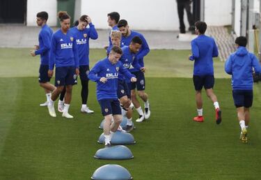 Gameiro: "Hay que salir fuerte y así generarle dudas al Arsenal"