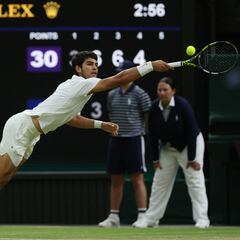 Carlos Alcaraz’s funny reaction to Wimbledon honoring his amazing shot against Berretini