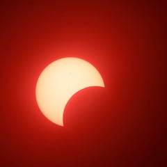 Why is it dangerous to look at the solar eclipse without glasses?