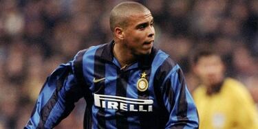 El 12 de abril del año 2000, Ronaldo sufrió la rotura completa del tendón rotuliano de la rodilla derecha en la final de la Copa Italia frente a la Lazio, precisamente seis meses después de que hubiera sufrido una lesión en la misma zona. Sin embargo, esta vez fue una larga recuperación por más de un año. El 'Fenómeno' regresó antes del Mundial de 2002, donde llegó motivado para marcar ocho goles, dos de ellos en la final y ayudar a levantar la quinta copa del mundo.