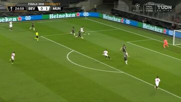 Sólo al alcance de un '10' de clase mundial: la asistencia de Reguilón que le encumbra en Europa