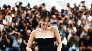 The two K-pop idols were spotted holding hands in Paris.