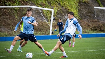 Sucic y Turrientes, en el entrenamiento de la Real Sociedad de este lunes en Zubieta.