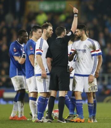 Diego Costa la lía al morder a un rival y escupir al árbitro en el Everton-Chelsea de la FA Cup.