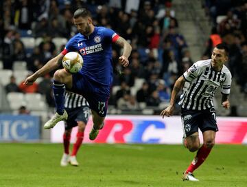 Rayados de Monterrey vence 1-0 a Cruz Azul en la ida de semifinales