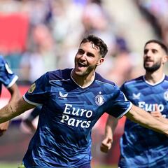 ¿Contra quién pelearía el puesto? Inter de Milán buscaría a Santiago Giménez