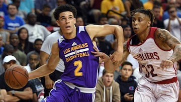 LAS VEGAS, NV - JULY 13: Lonzo Ball #2 of the Los Angeles Lakers drives to the basket against T.J. Williams #32 of the Cleveland Cavaliers during the 2017 Summer League at the Thomas & Mack Center on July 13, 2017 in Las Vegas, Nevada. NOTE TO USER: User expressly acknowledges and agrees that, by downloading and or using this photograph, User is consenting to the terms and conditions of the Getty Images License Agreement. Ethan Miller/Getty Images/AFP
== FOR NEWSPAPERS, INTERNET, TELCOS & TELEVISION USE ONLY ==