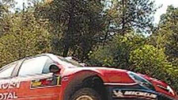 <b>BINOMIO INVENCIBLE. </b>Loeb se quedó ayer sin rivales para el triunfo.