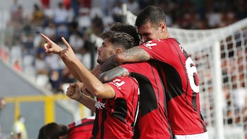 Los jugadores del AC Milan celebran el gol de Brahim D&iacute;az ante el Spezia en Serie A.