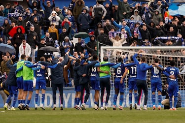 Los jugadores del Getafe celebran la victoria ante el Atlético de Madrid.