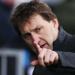 Tony Adams busca talentos para los equipos de John Jiang