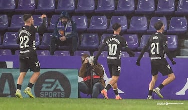 Un punto que da calma al Málaga