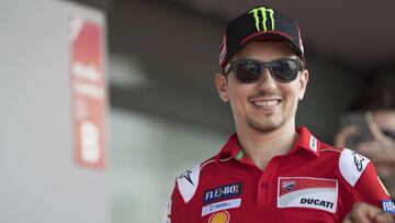 MONTMELO, SPAIN - JUNE 14:  Jorge Lorenzo of Spain and Ducati Team smiles and arrives at the press conference pre-event during the MotoGp of Catalunya - Previews at Circuit de Catalunya on June 14, 2018 in Montmelo, Spain.  (Photo by Mirco Lazzari gp/Getty Images)