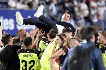 Los jugadores del Girona celebran su ascenso al ganar al Tenerife en el partido de vuelta del playoff de ascenso.