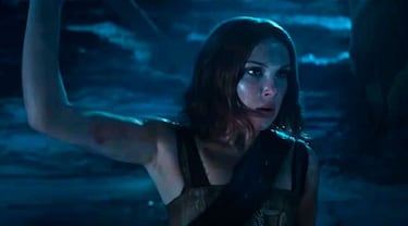 Millie Bobby Brown (Stranger Things) desatada en el tráiler de Damsel: espadas y dragones