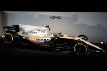 El mejicano Sergio Perez y el francés Esteban Ocon, pilotos titulares de Force India, presentaron el nuevo VJM10 para la temporada 2017.