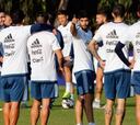 Martino duda entre Pastore y Éver Banega contra Paraguay