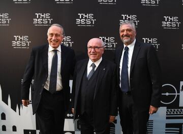 Los exfutbolistas italianos Giancarlo Abete, Carlo Tavecchio y Alessandro Altobelli.