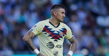 El ariete chileno abandonó el Benfica y fichó con el América para el Clausura 2019. Su fichaje fue polémico debido a su pasado con Pumas de la UNAM.