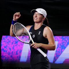 Iga Swiatek elimina a Sabalenka y jugará la final de las WTA Finals