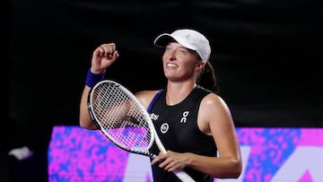 Iga Swiatek elimina a Sabalenka y jugará la final de las WTA Finals