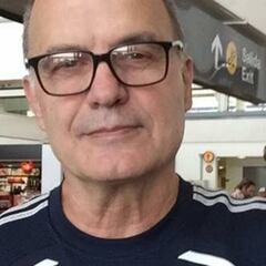 Bielsa causa sensación en su sorpresiva visita a Antofagasta